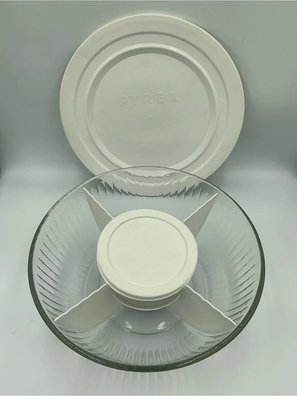 Pyrex Portables 7404-PC 4.5qt Round Fluted Bowl W/Divider Dip Bowl W/O The Bag
